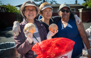 Volunteers at Shiloh Mercy House, an ACCFB agency partner, helping distribute fresh produce in Oakland.
